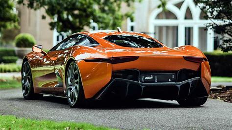 Este Jaguar C-X75, de la película Spectre, puede ser tuyo