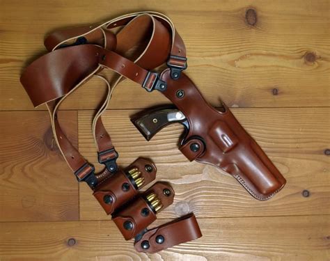 Favorite S&W 686 holster Find our speedloader now! http://www.amazon.com/shops/raeind Leather ...