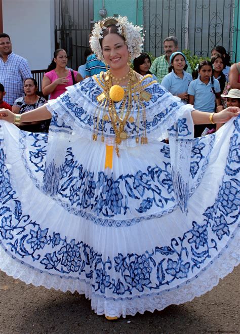 Desfile de Las Mil Polleras 2010 - La Pollera Panameña