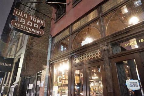 Discover one of the oldest bars of New York City: Old Town Bar