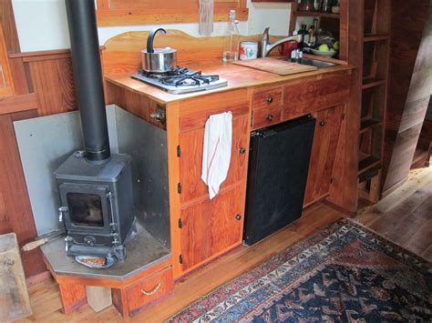 Cool Mini Wood Stove with a Timeless Design for Your Interior Design | Tiny wood stove, Tiny ...