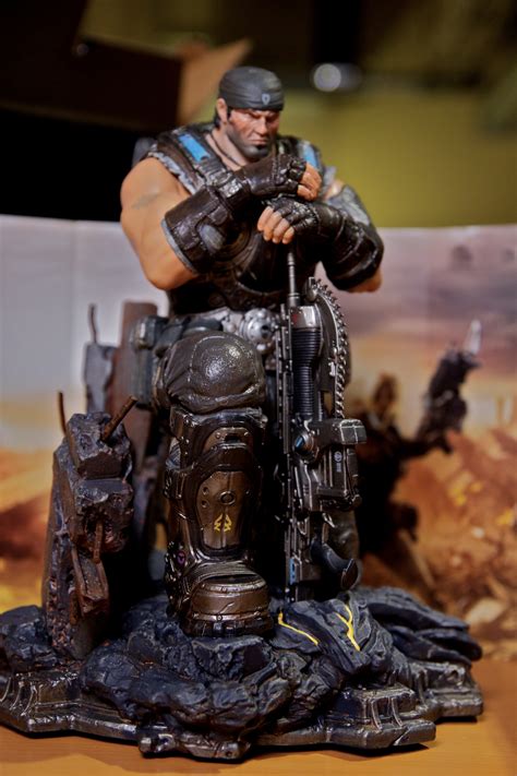 Gears of War 3 Epic Edition Unboxing | The Escapist