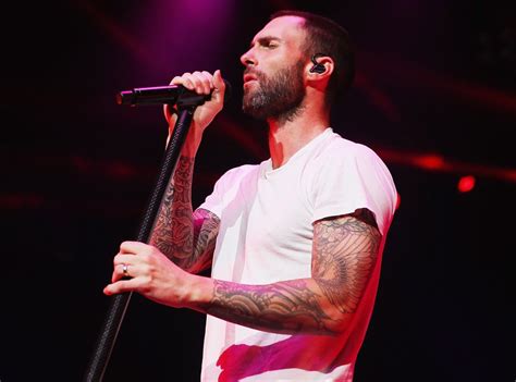 Adam Levine and Maroon 5 in Talks to Perform During Super Bowl 50 Halftime Show | E! News