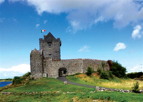 File:Dunguaire Castle, Galway, Ireland.png - Wikimedia Commons