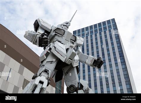 Gundam giant robot lifesize statue in front of Diver City, Odaiba ...