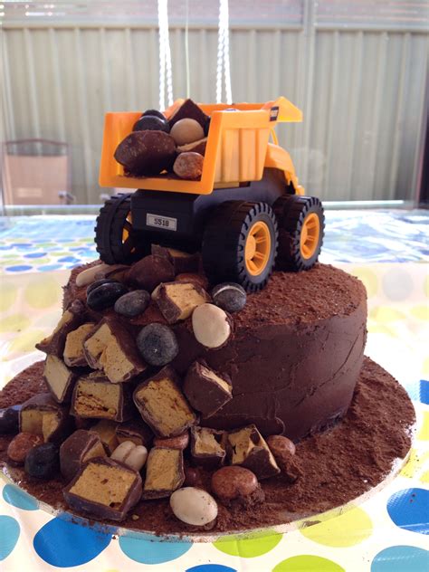 Dump Truck Birthday Cake | Diy, Objetos