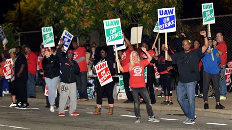 UAW Declares National Strike Against GM | Napleton News