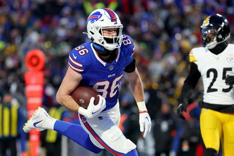 Bills' Allen, Dalton Kincaid hit the links together