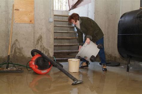 Basement-flood-remove-water-1024x685 - Waterproof.com