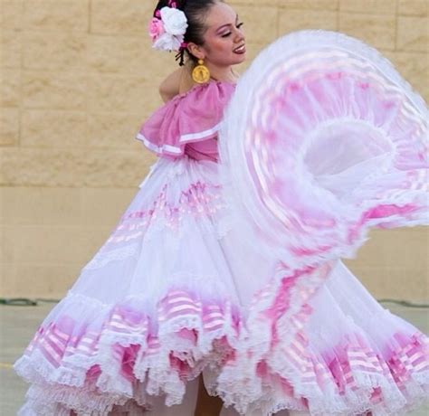 Folklorico dancing ♥ Wonderful! www.thewonderfulworldofdance.com # ...