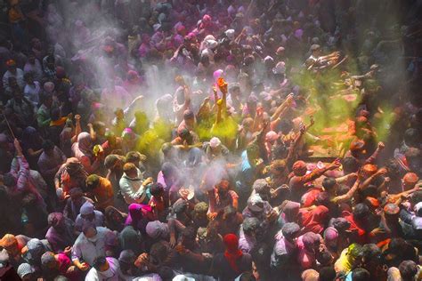 How is Holi celebrated in Vrindavan – NAMASTE