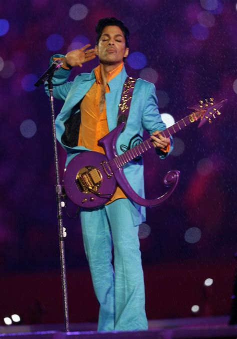 Review of Prince's halftime performance from Super Bowl XLI - Chicago Tribune