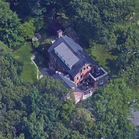 Bill Belichick's House (former) in Weston, MA - Virtual Globetrotting