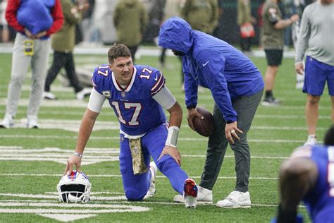 Report: Josh Allen’s elbow injury ‘short-term,’ Bills QB expected to play through the pain ...