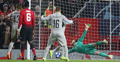 Watch: David de Gea makes incredible save to help send Man Utd through ...