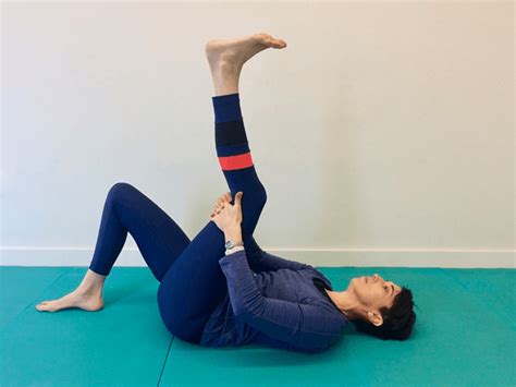 Fascia Stretching - 4 Stretches To Relieve Tightness | goop