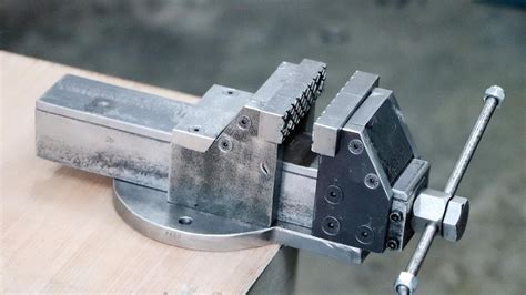 Make A Metal Bench Vise Without Welding! | Mistry MakeTool