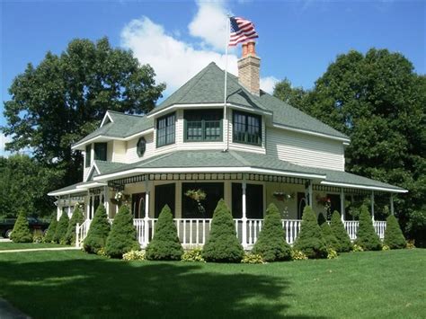 Country Victorian | Victorian homes, Beautiful homes, Architecture