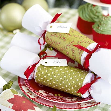 Making your own Christmas crackers is surprisingly easy | Homemade ...