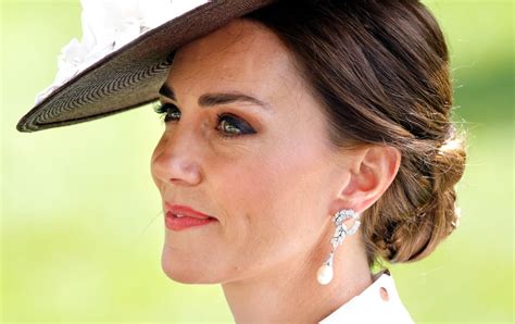 Kate Middleton Breaking Royal Beauty Rules | POPSUGAR Beauty