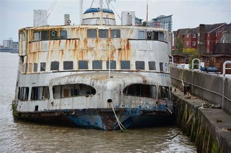 Mersey Ferry | The Mersey Ferry, Royal Iris slowly falling t… | Flickr