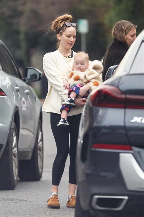 Jennifer Lawrence Goes Makeup Free With Son Cy: Photos – Hollywood Life