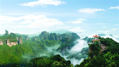 Danxia Mountain beautiful scenery, pavilion, mountains, clouds ...