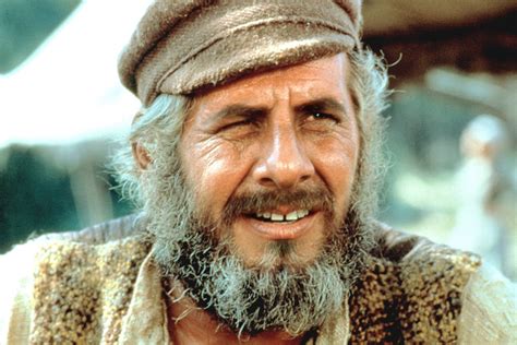 Chaim Topol, 'Fiddler on the Roof' Star of Stage and Screen, Dead at 87