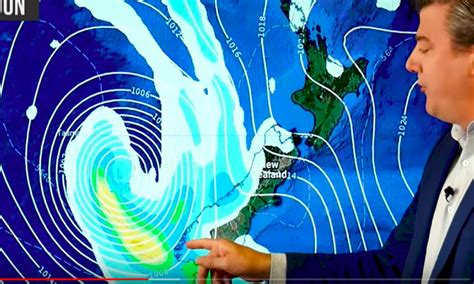 VIDEO: Cyclone Uesi to hit South Island while North Island looking more humid | WeatherWatch ...