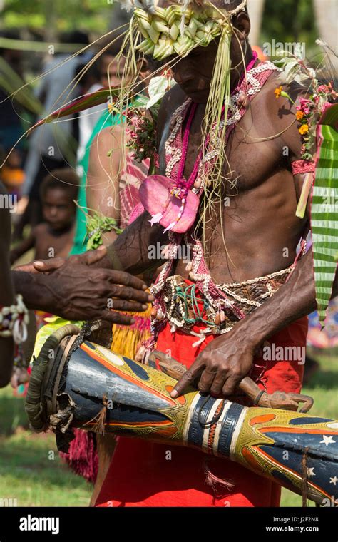 Papua new guinea music musical instrument hi-res stock photography and images - Alamy