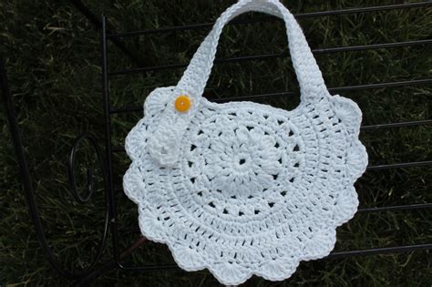 Mi Casa: Crochet Baby Bibs