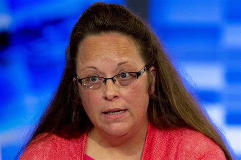 Kentucky clerk Kim Davis remains defiant on same-sex marriage - CBS News