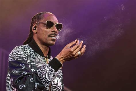 10 Best Snoop Dogg Songs of All Time - Singersroom.com