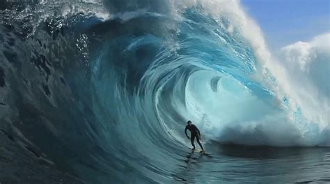 Laurie Towner surfing Big Waves | Surfing waves, Surfing, Big wave surfing