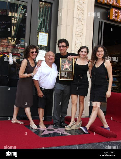 Rhea Perlman and Danny DeVito with their children Danny DeVito is Stock ...