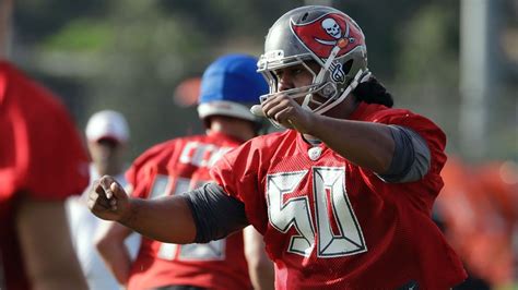 Vita Vea of Tampa Bay Buccaneers leaves practice with apparent leg ...