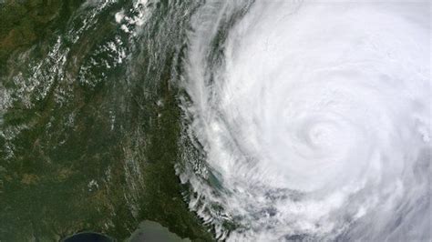 Tropical Storm Irene: Reports and reaction - BBC News