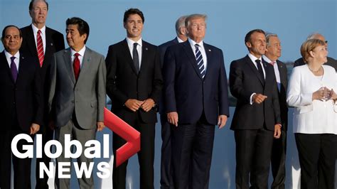 G7 summit: World leaders pose for "family photo" in Biarritz - YouTube