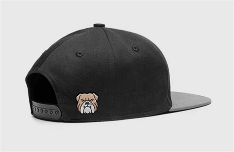 Free Snapback Cap Mockup (PSD)