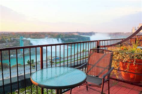 Crowne Plaza Niagara Falls-Fallsview, an IHG hotel Rooms: Pictures ...