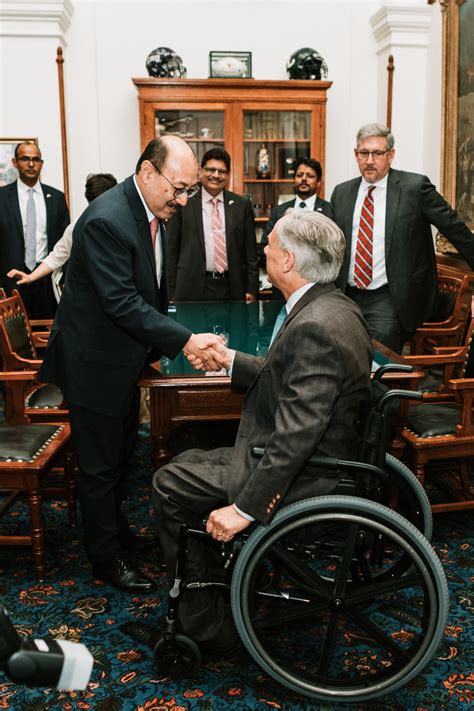 Gov Greg Abbott Wheelchair - Disability Rights Activists Seek Higher ...