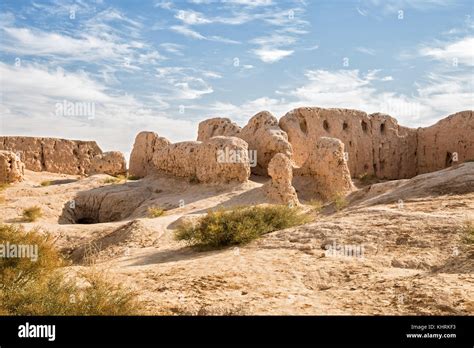 Ruins of the Fortress Kyzyl-Kala of Ancient Khorezm in Kyzylkum desert. Uzbekistan Stock Photo ...