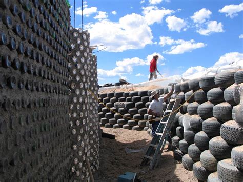 Earthship Biotecture: Self-sufficient and Sustainable Architecture for ...