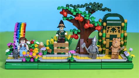 The LEGO Movie 2 Collectible Minifigures vignettes: The Wizard of Oz – Follow The Yellow Brick Road