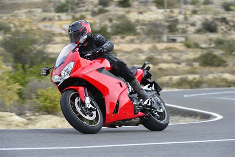 First ride: 2014 Honda VFR800 review | Visordown