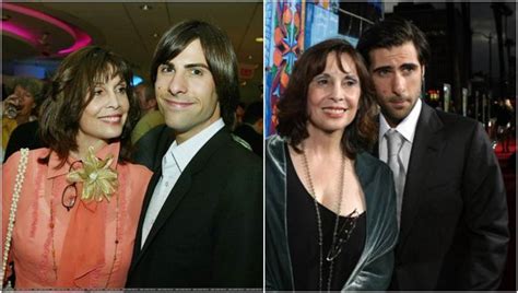 Meet the blended family of actor and singer Jason Schwartzman - BHW