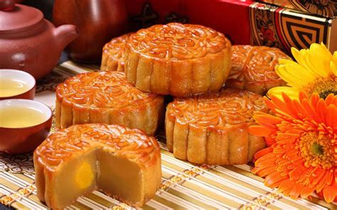 Mid-Autumn Reunion moon cake wallpaper 10 Wallpapers Invented by China but is used in Vietnamese ...