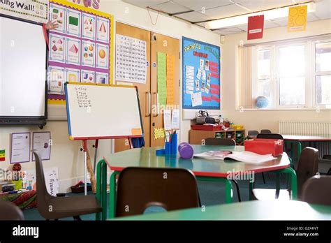 Education elementary school classroom hi-res stock photography and ...