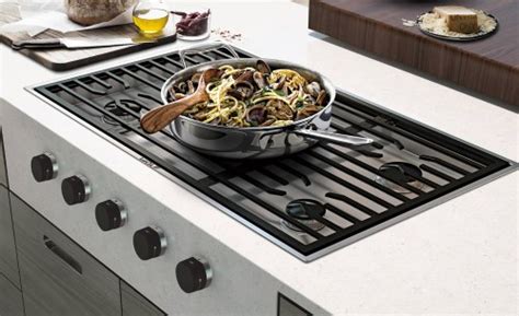 Wolf - CG365C/S/LP - 36" Contemporary Gas Cooktop - 5 Burners-CG365C/S ...