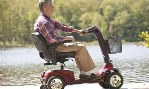 Best Mobility Aids for Seniors (2022): Ultimate Guide to Devices for ...